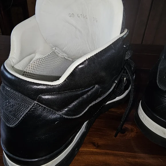 Louis Vuitton Sneakers - Picture 3 of 3